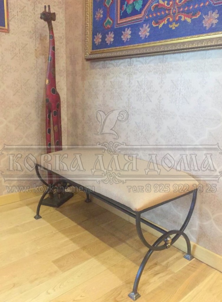 Кованая банкетка скамейка лавочка с мягким сидением. 